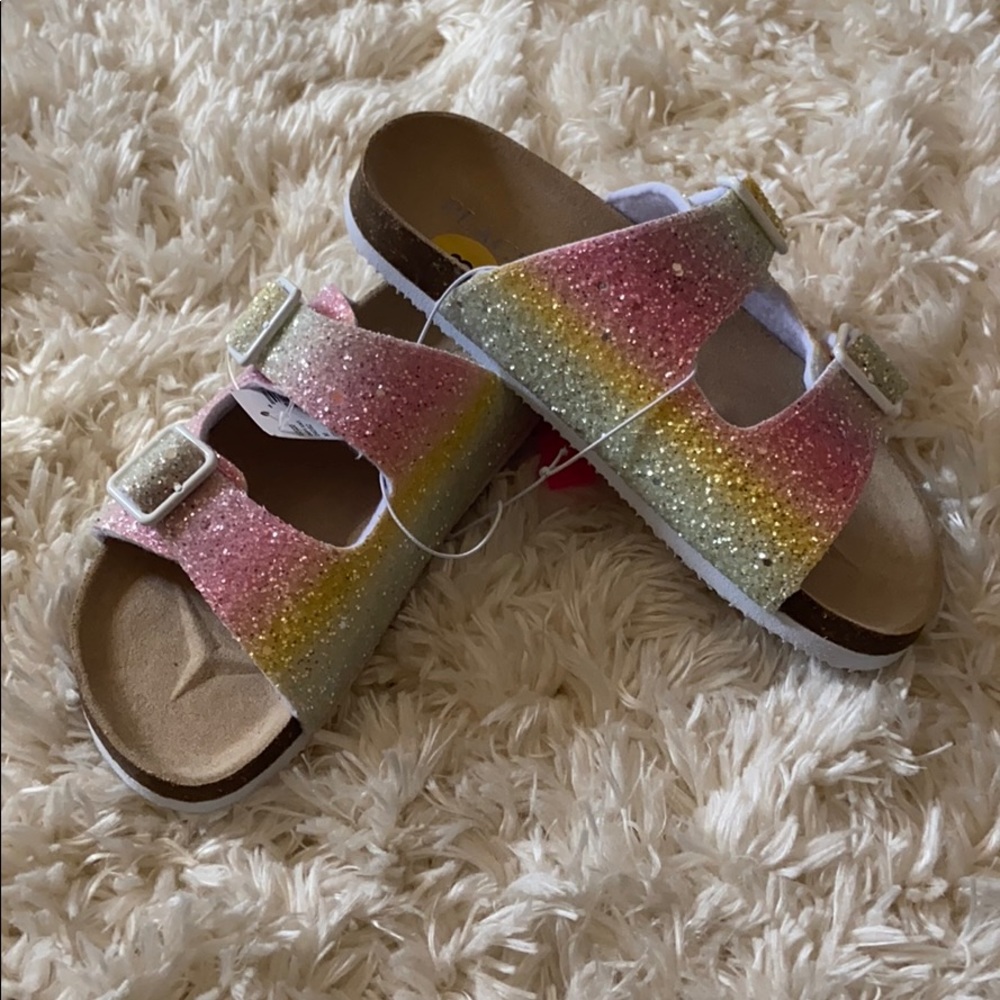 NEW✨PLACE Sandals - Picture 10 of 11